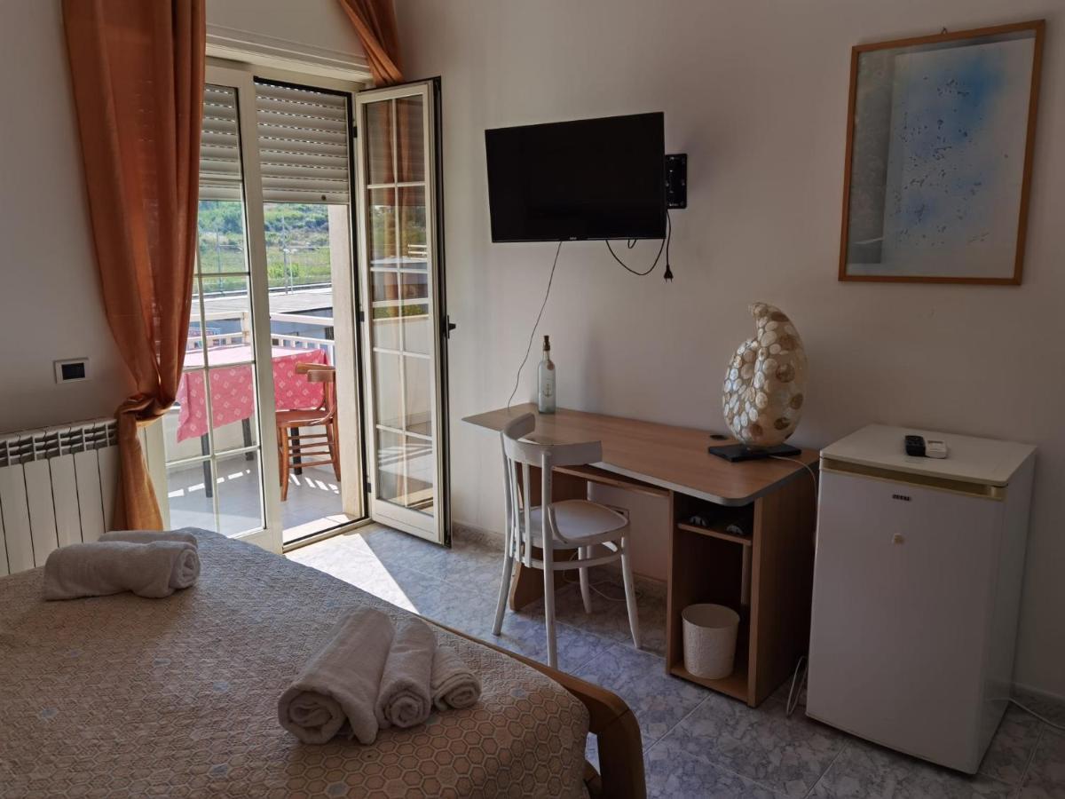 Bed and Breakfast Rosy House Скалея Экстерьер фото